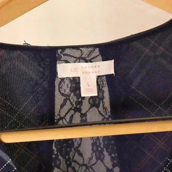 LC Lauren Conrad patterned blouse with lace back size L women flared ruffle cuff - Picture 6 of 11